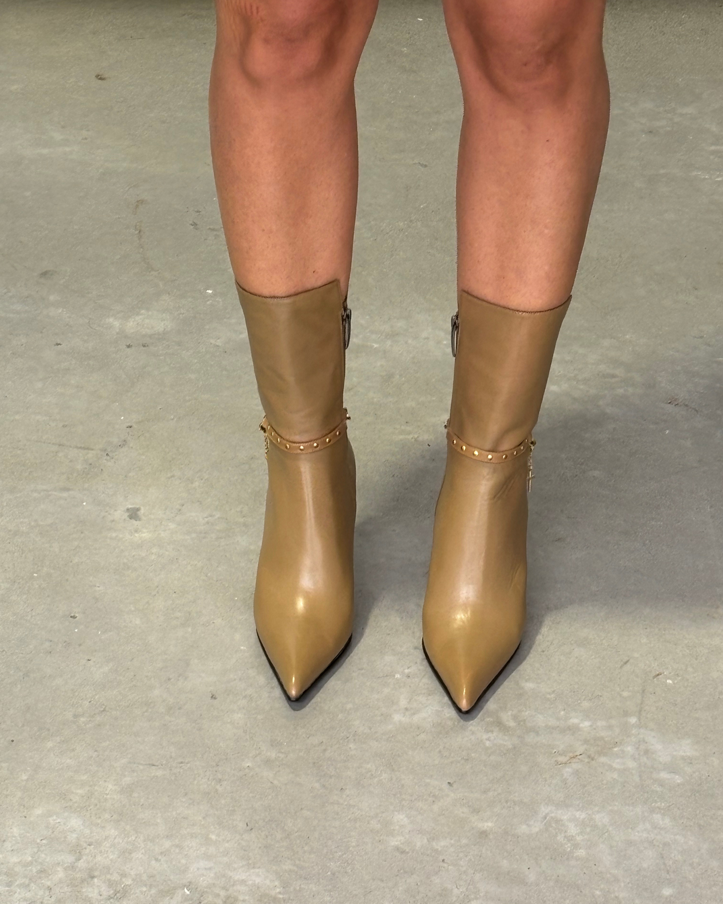 Morgan De Toi Tan Chain Boots