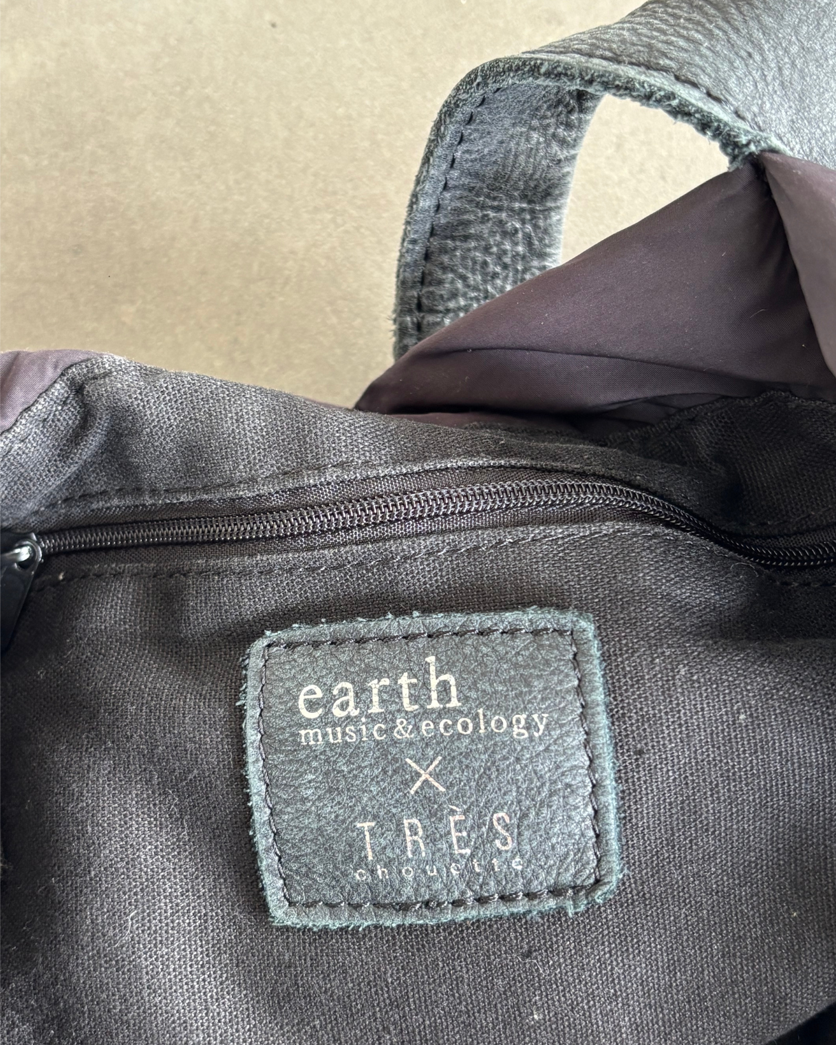 TRES Studded Black Puffer Bag