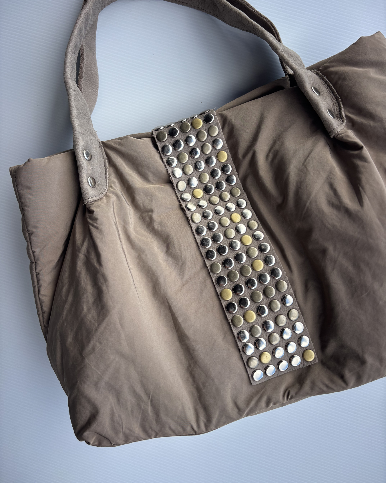 Tres Tan Studded Puffer Bag
